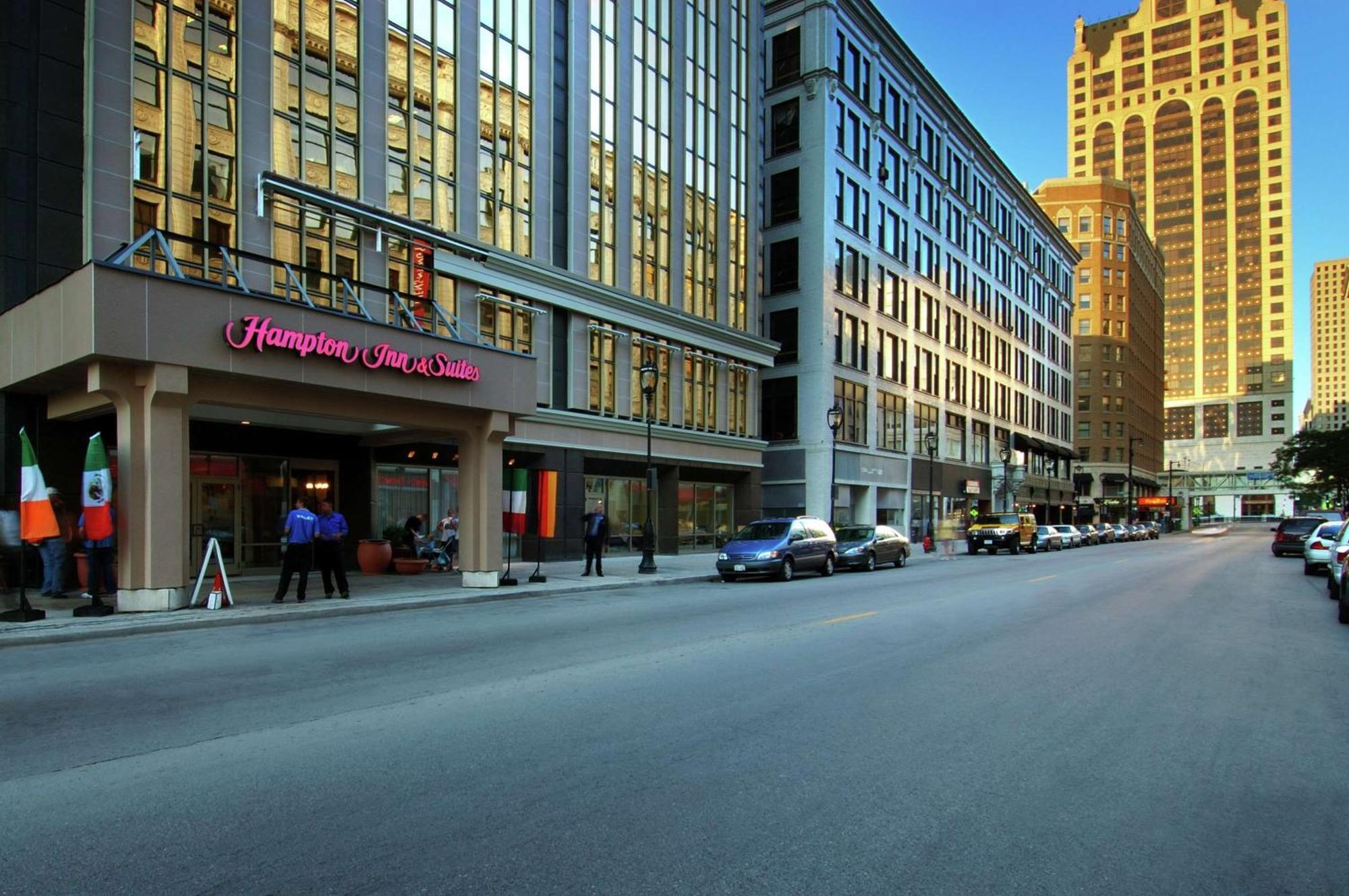 Hampton Inn & Suites Milwaukee Downtown מראה חיצוני תמונה